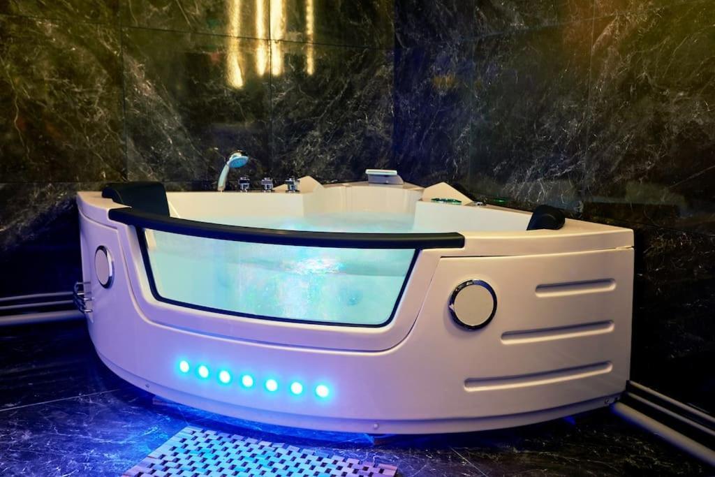 Versailles Jacuzzi - Sauna - Rdc 2 Eksteriør billede