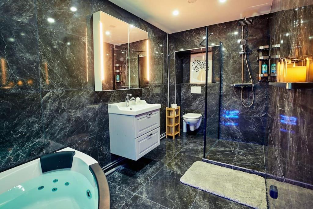 Versailles Jacuzzi - Sauna - Rdc 2 Eksteriør billede